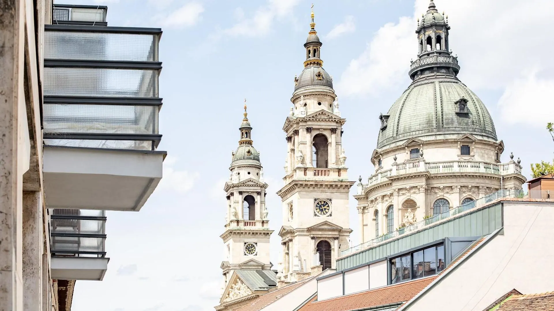 Ultra Central - Balcony - Basilica View Budapest Apartment