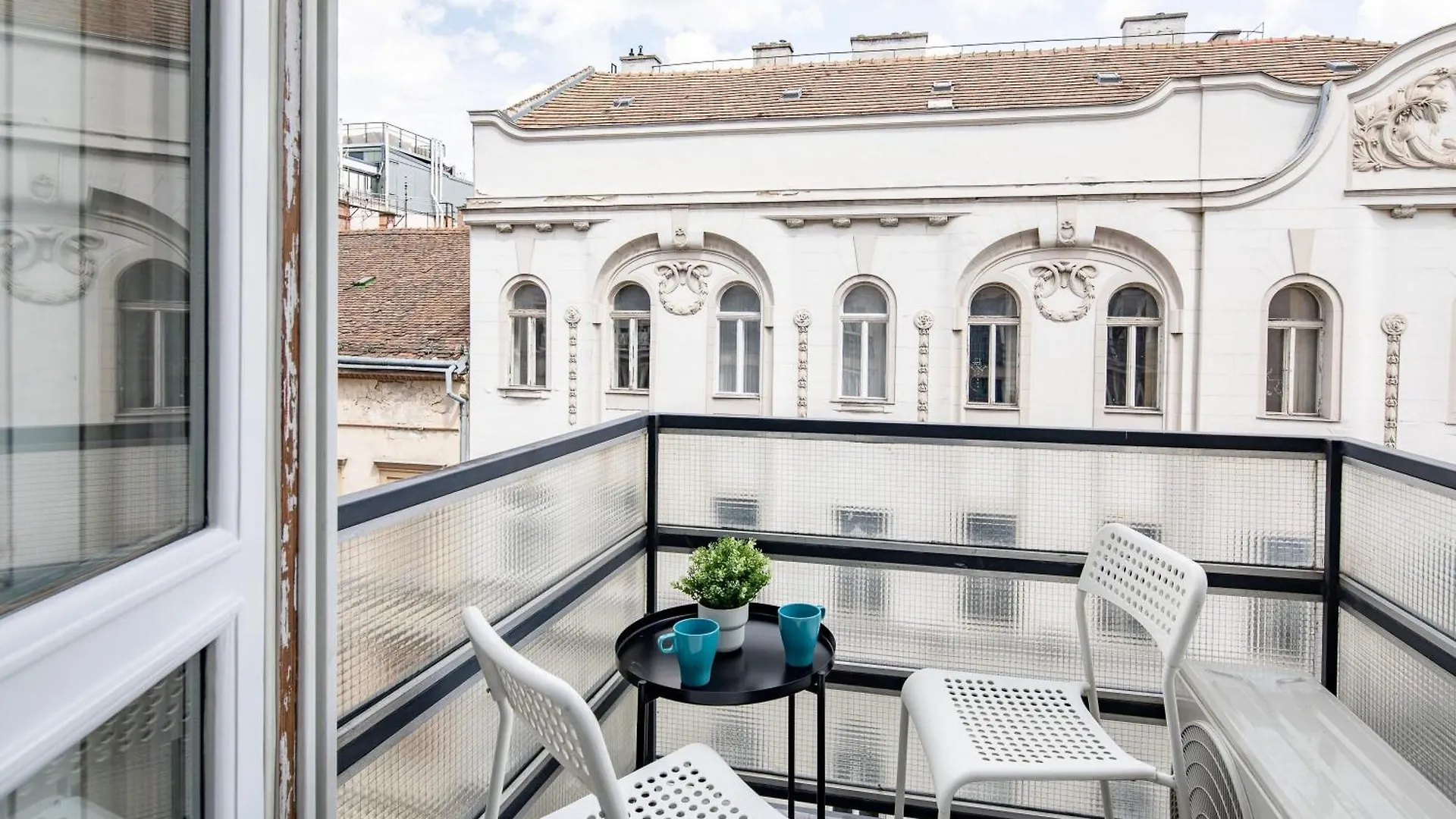 Apartment Ultra Central - Balcony - Basilica View Budapest Hungary